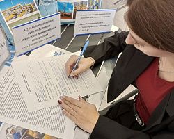 Студенты АГПК на ярмарке трудоустройства в рамках визита министра труда