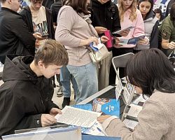 Студенты АГПК на ярмарке трудоустройства в рамках визита министра труда