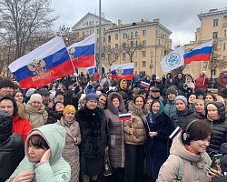 Студенты и преподаватели АГПК поддержали митинг-концерт «Слава защитникам Отечества!»